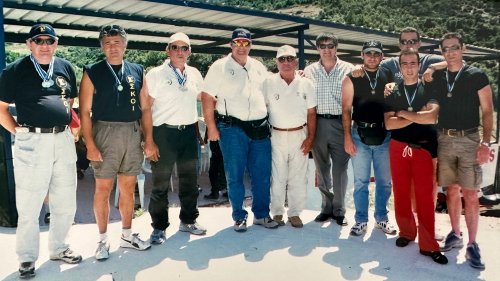 Οι νικητές Πανελλήνιων Πρακτικής Σκοποβολής στο Πέραμα το 2001 